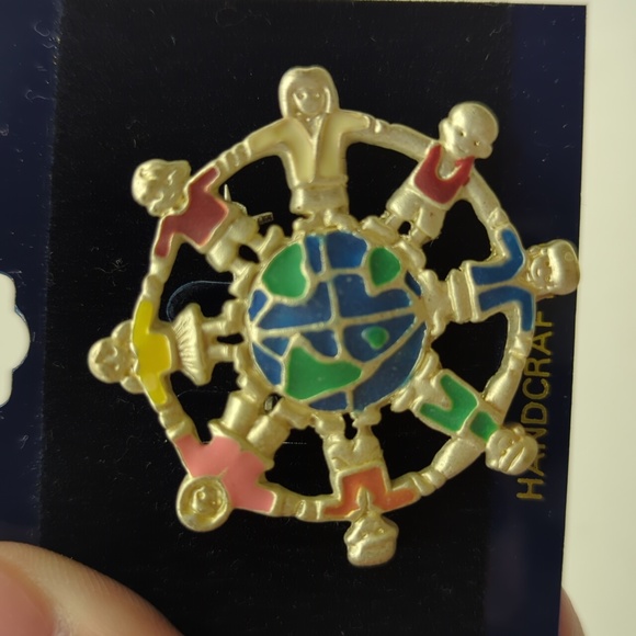 Children Around the World Pin Brooch - Picture 3 of 4